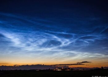 Le immagini delle spettacolari nubi nottilucenti che si sono viste sui cieli dell’Italia fino alla latitudine del Lazio